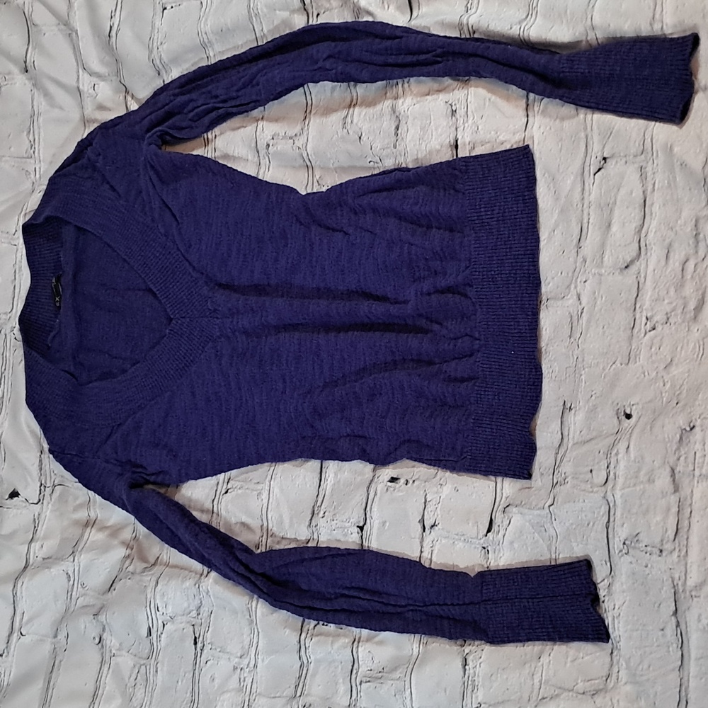 XS Express v neck long sleeve top
